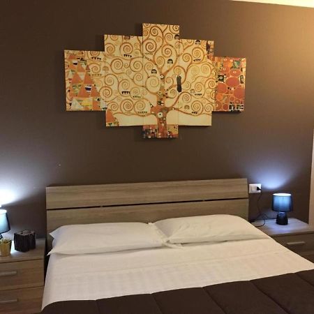 Ded 2 Only Sleep Bagno Privato Apartment Parma Exterior photo